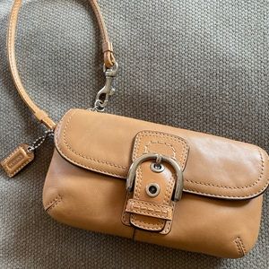 2000’s Vintage Coach Tan Wristlet Genuine Leather w/Buckle & Zipper Pocket